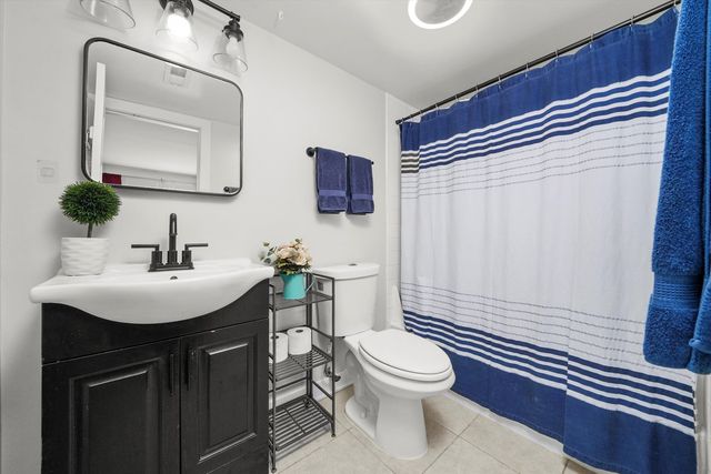 195 W Brandon Court A33, Palatine, IL 60067