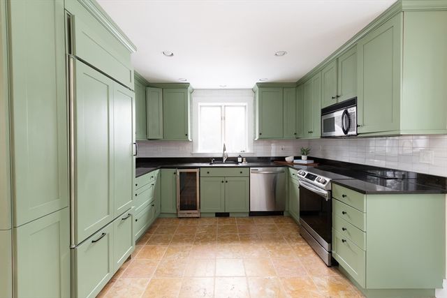 556 Wellesley Street, Weston, MA 02493