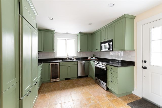 556 Wellesley Street, Weston, MA 02493