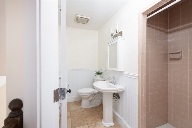 556 Wellesley Street, Weston, MA 02493