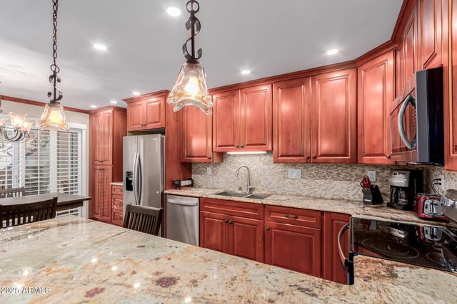 5525 E THOMAS Road E3, Phoenix, AZ 85018