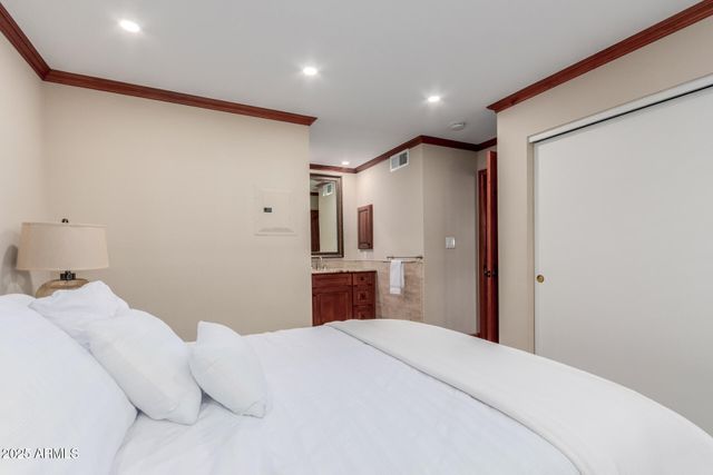 5525 E THOMAS Road E3, Phoenix, AZ 85018