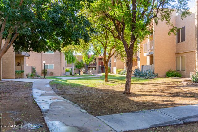 5525 E THOMAS Road E3, Phoenix, AZ 85018