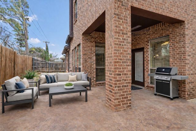 716 Crestridge Circle, Euless, TX 76040