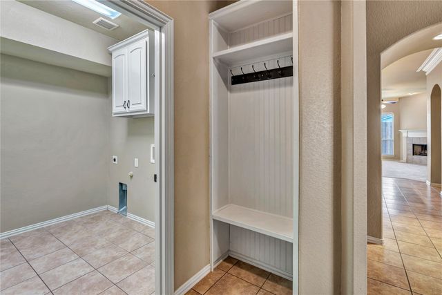 716 Crestridge Circle, Euless, TX 76040