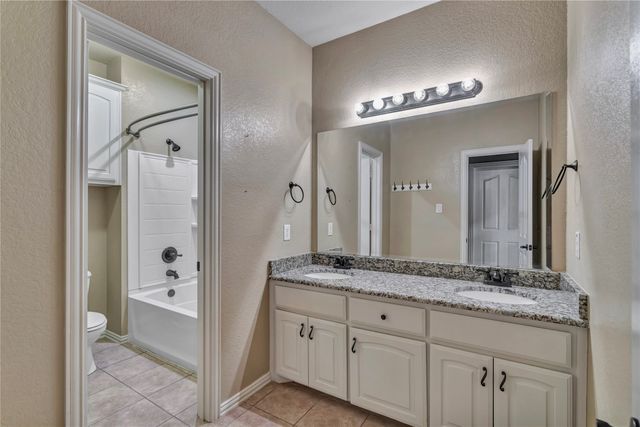 716 Crestridge Circle, Euless, TX 76040