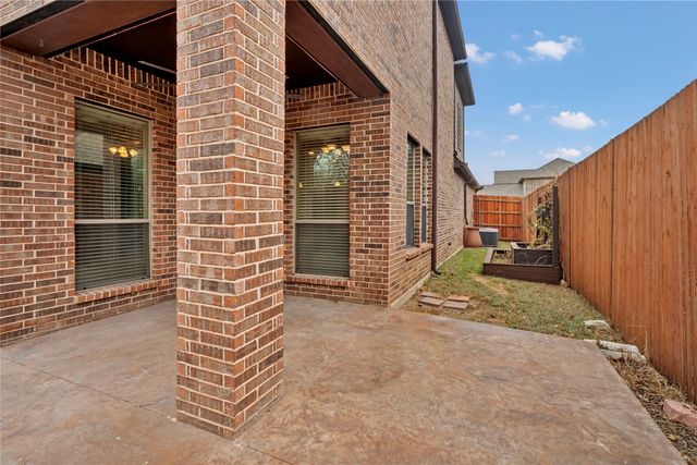 716 Crestridge Circle, Euless, TX 76040
