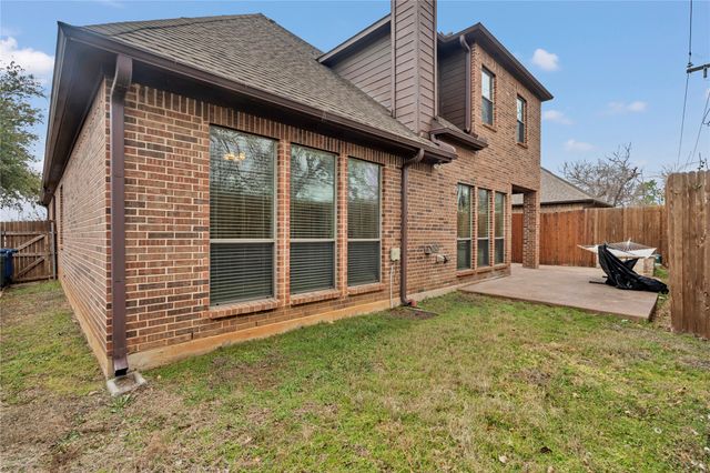 716 Crestridge Circle, Euless, TX 76040