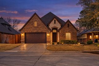 716 Crestridge Circle, Euless, TX 76040