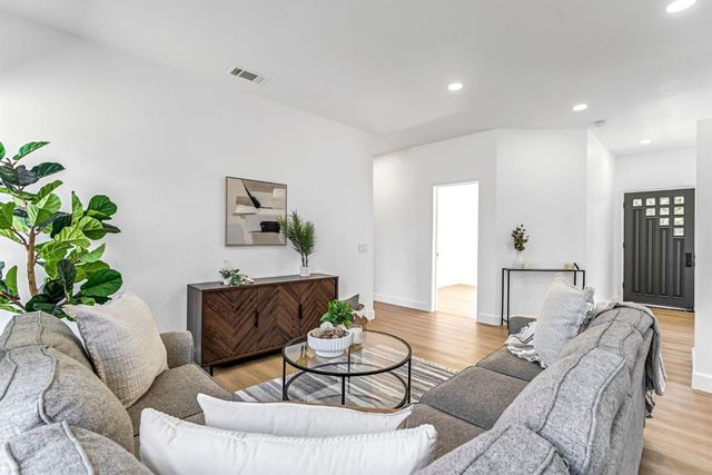 717 Nicklaus Court, Atwater, CA 95301