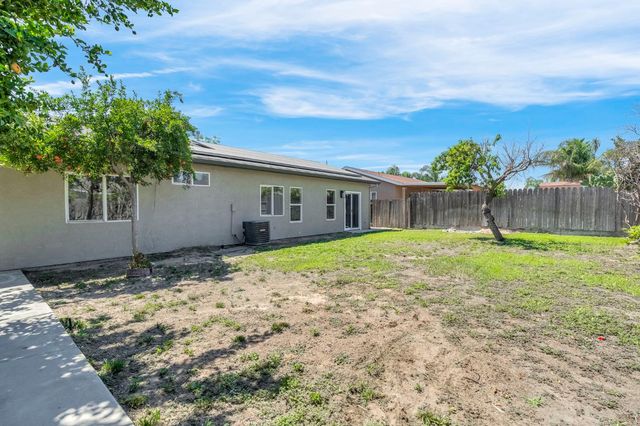 717 Nicklaus Court, Atwater, CA 95301