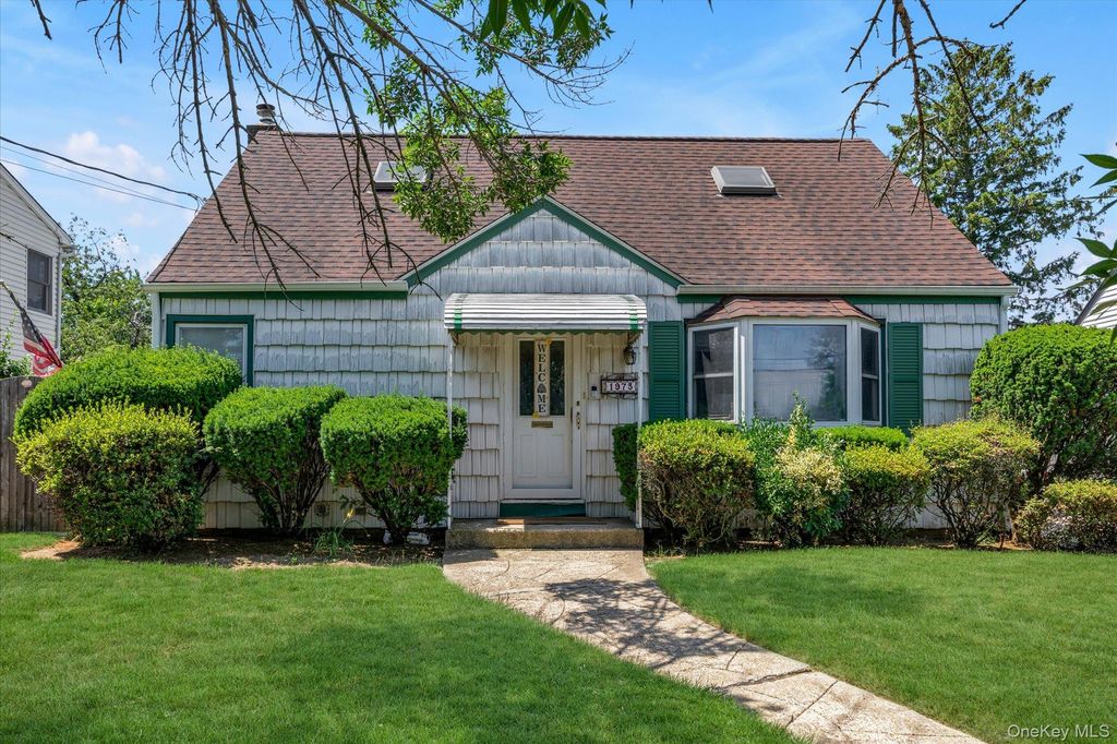 1973 Everett Street S, Valley Stream, NY 11580