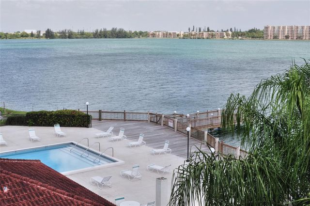 105 Lake Emerald Drive 406, Oakland Park, FL 33309