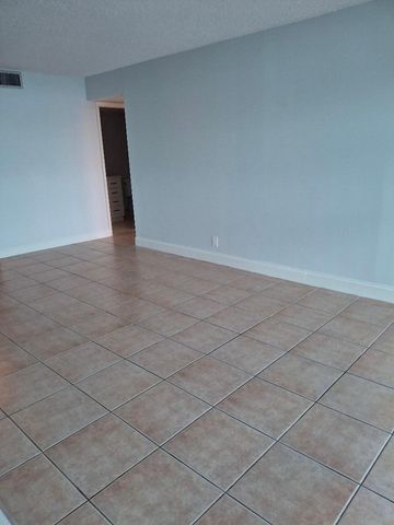 105 Lake Emerald Drive 406, Oakland Park, FL 33309