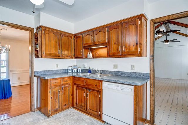 4505 Old English CIR, Virginia Beach, VA 23455