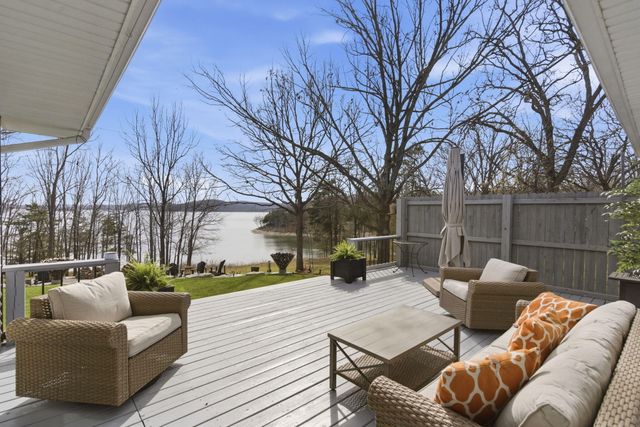 453 Dale Avenue, Hollister, MO 65672