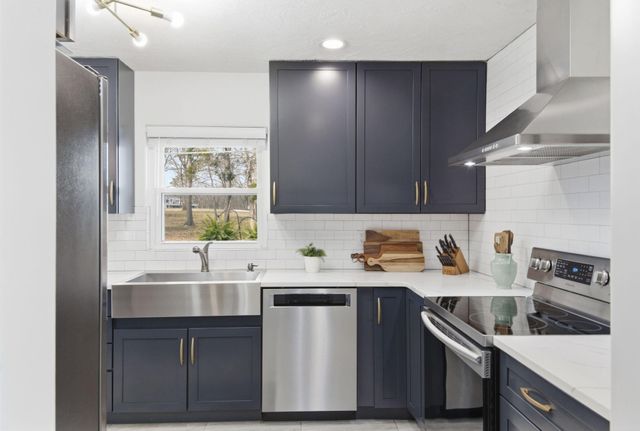 453 Dale Avenue, Hollister, MO 65672