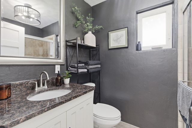 453 Dale Avenue, Hollister, MO 65672