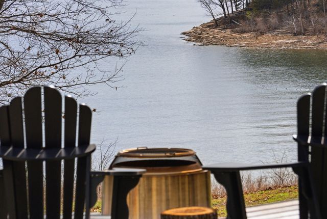 453 Dale Avenue, Hollister, MO 65672