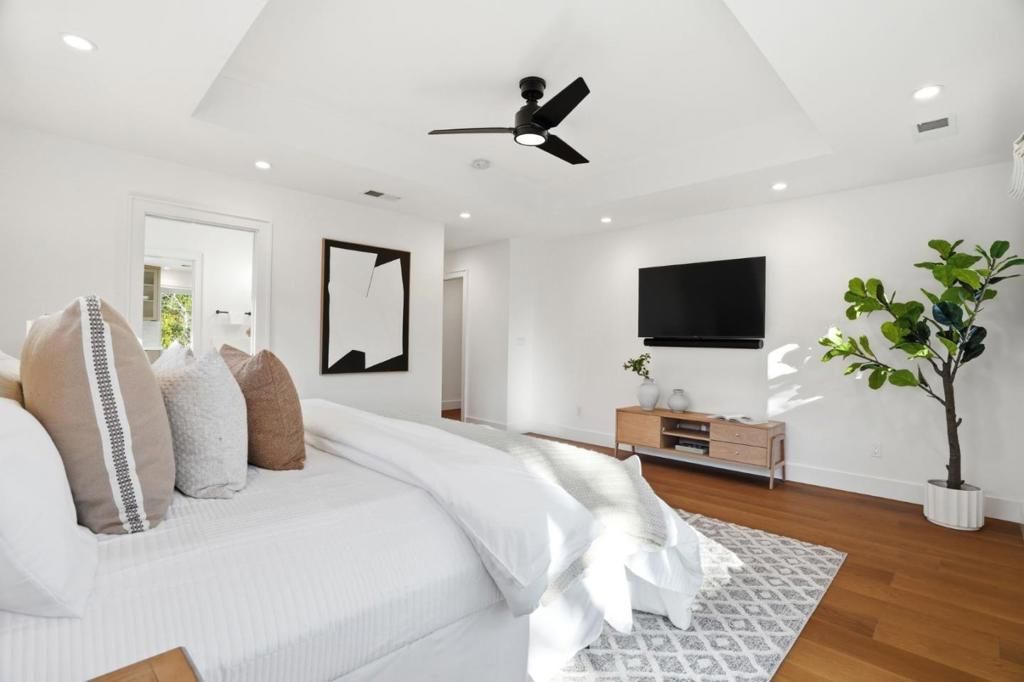 Image 17 of property listing at 1525 Dana Avenue, Palo Alto, CA 94303