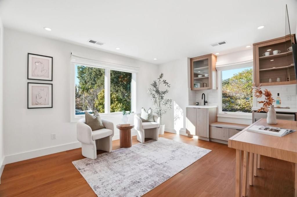 Image 18 of property listing at 1525 Dana Avenue, Palo Alto, CA 94303