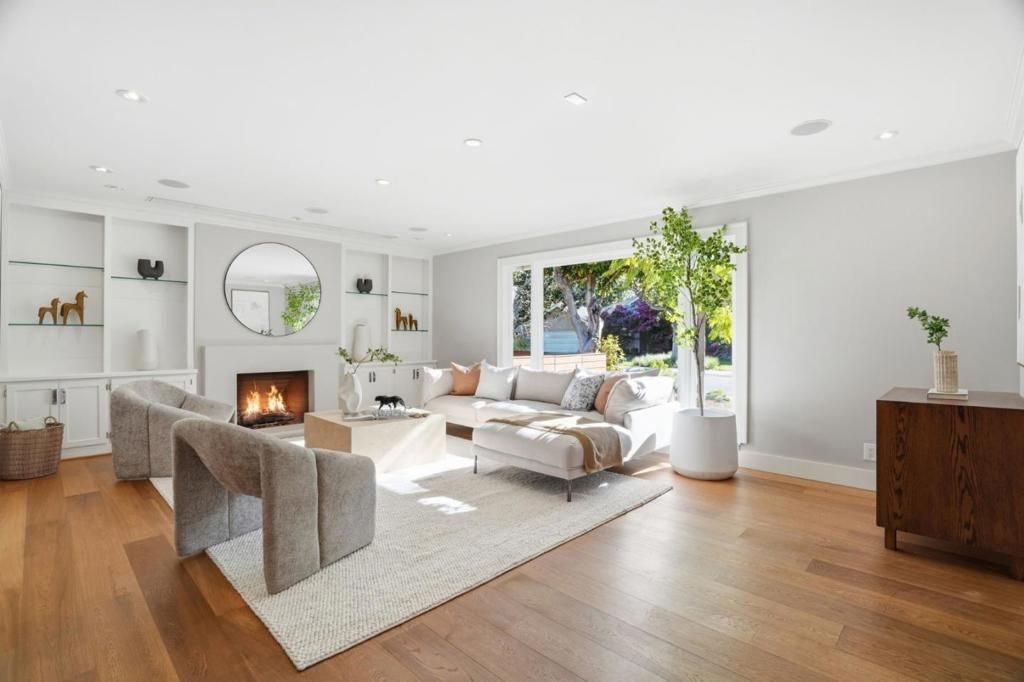 Image 2 of property listing at 1525 Dana Avenue, Palo Alto, CA 94303