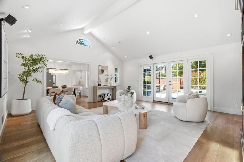 Image 4 of property listing at 1525 Dana Avenue, Palo Alto, CA 94303