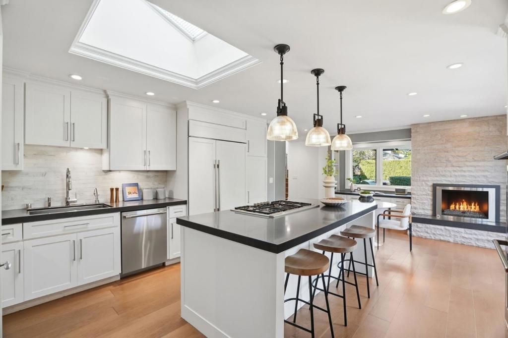 Image 7 of property listing at 1525 Dana Avenue, Palo Alto, CA 94303