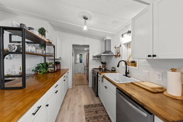 555 Freeman Road UNIT 128, Central Point, OR 97502