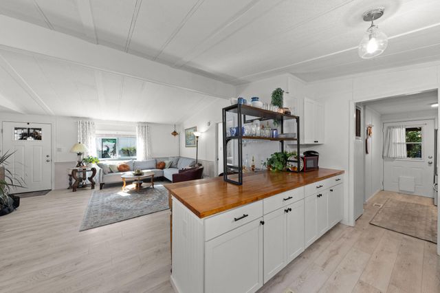 555 Freeman Road UNIT 128, Central Point, OR 97502