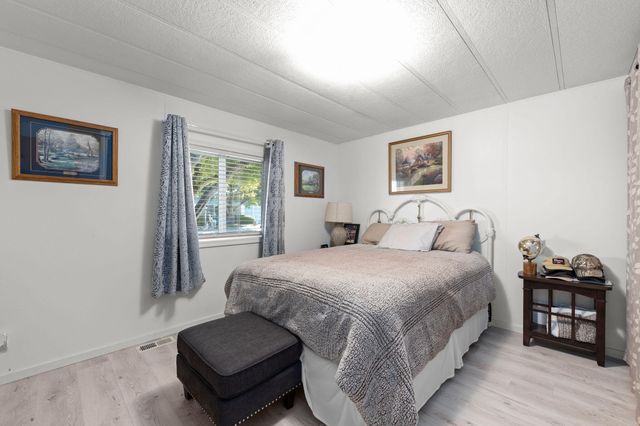 555 Freeman Road UNIT 128, Central Point, OR 97502