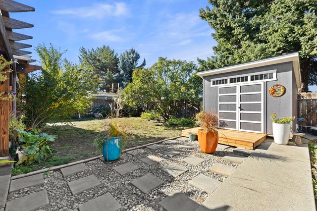 555 Freeman Road UNIT 128, Central Point, OR 97502