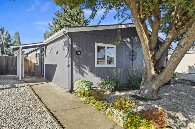 555 Freeman Road UNIT 128, Central Point, OR 97502