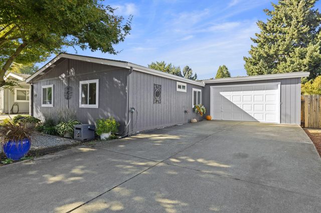 555 Freeman Road UNIT 128, Central Point, OR 97502