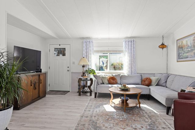 555 Freeman Road UNIT 128, Central Point, OR 97502