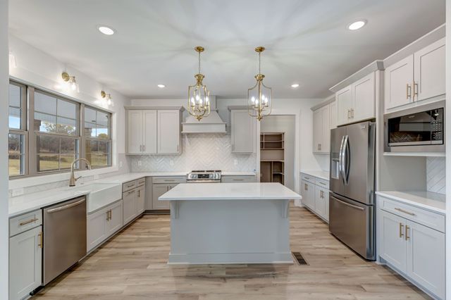 1 Hunter Bills Rd, Lewisburg, TN 37091