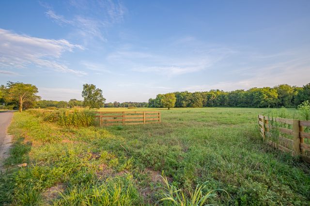 1 Hunter Bills Rd, Lewisburg, TN 37091