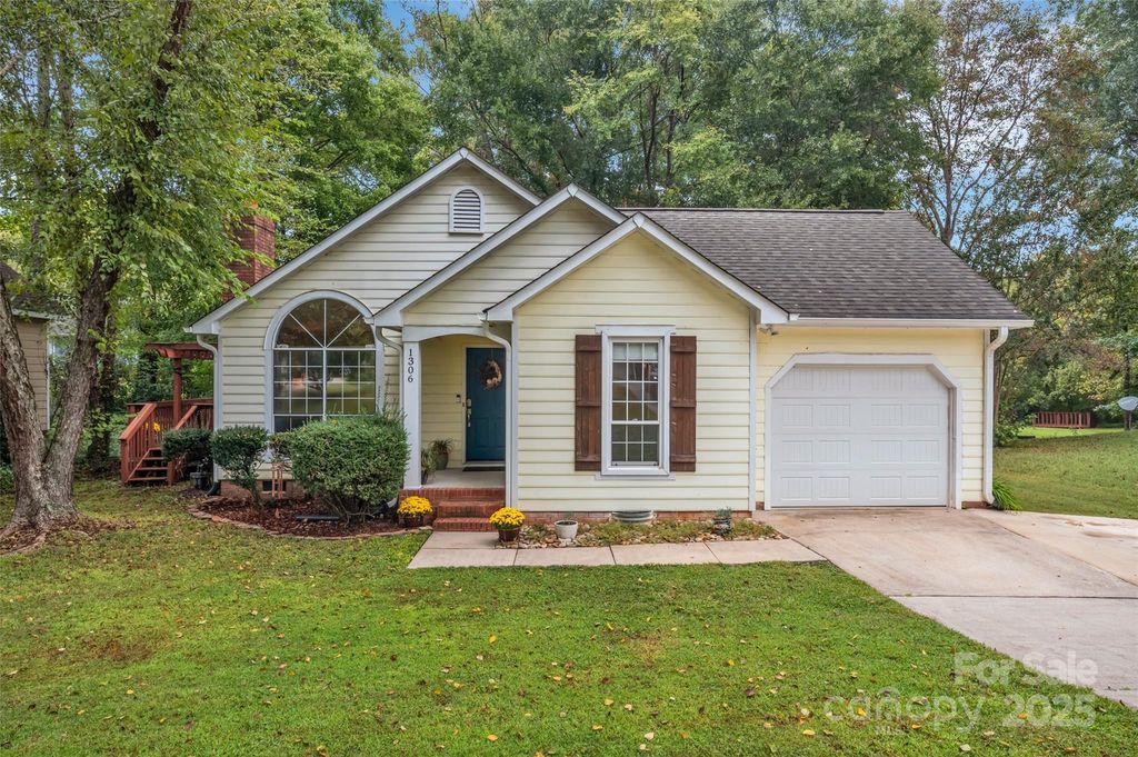 1306 Sugar Hollow Drive, Charlotte, NC 28214