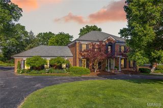 50 Lake Forest Drive, Richmond Heights, MO 63117