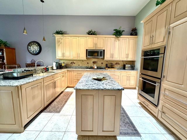 8041 E Via Grande, Boynton Beach, FL 33437