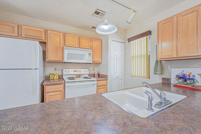 920 W Calle De La Pelotita, Green Valley, AZ 85614