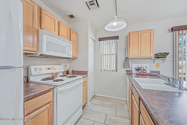 920 W Calle De La Pelotita, Green Valley, AZ 85614