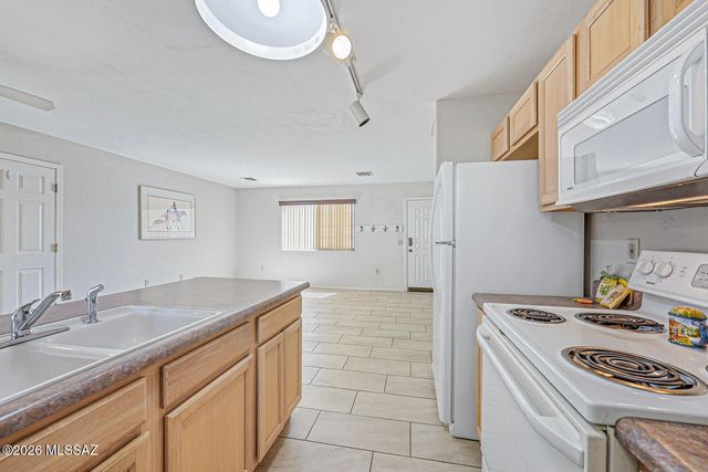 920 W Calle De La Pelotita, Green Valley, AZ 85614