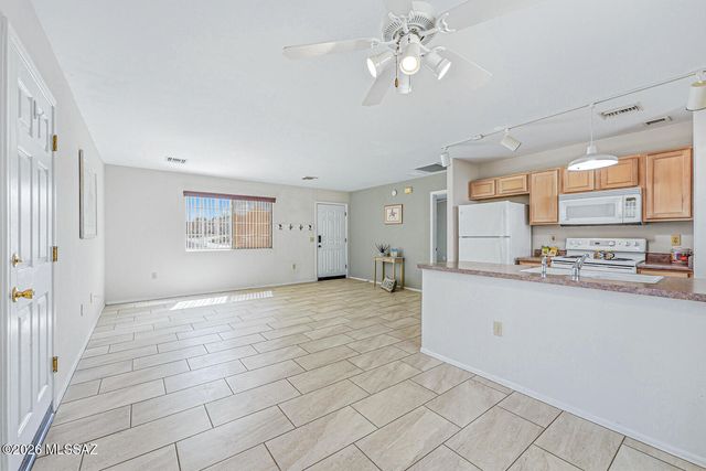 920 W Calle De La Pelotita, Green Valley, AZ 85614