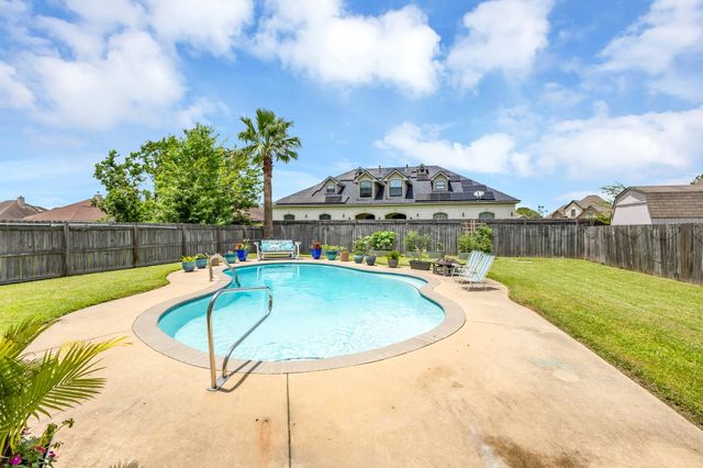 8032 Torrey Pines Circle, Beaumont, TX 77612