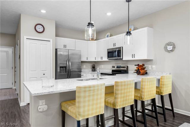 238 Silver Spring Circle, Elyria, OH 44035