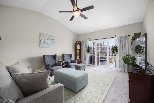 238 Silver Spring Circle, Elyria, OH 44035