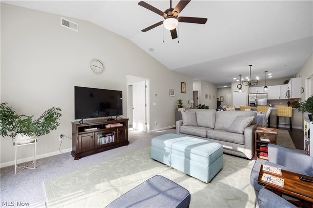 238 Silver Spring Circle, Elyria, OH 44035