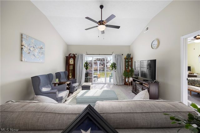 238 Silver Spring Circle, Elyria, OH 44035