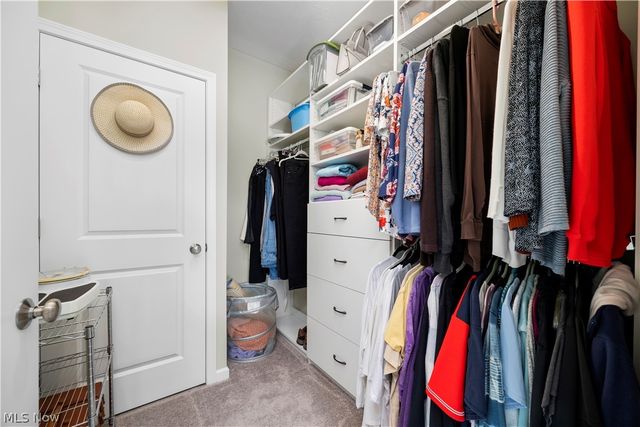 238 Silver Spring Circle, Elyria, OH 44035